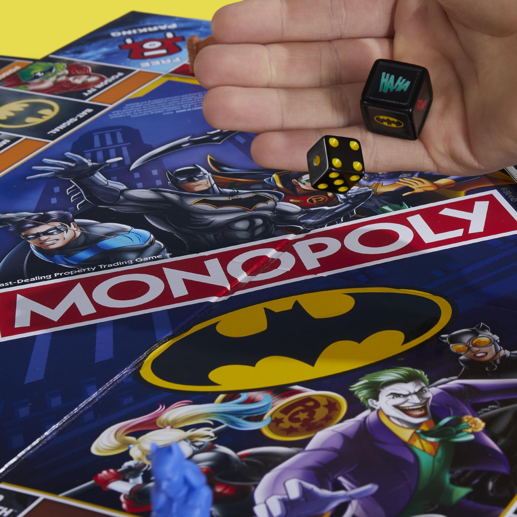 Batman Monopoly Board Game Edition – Capture Villains to Save Gotham, DC Strategy Family Game for Batman Fans Ages 8 and Up, 2-4 Players