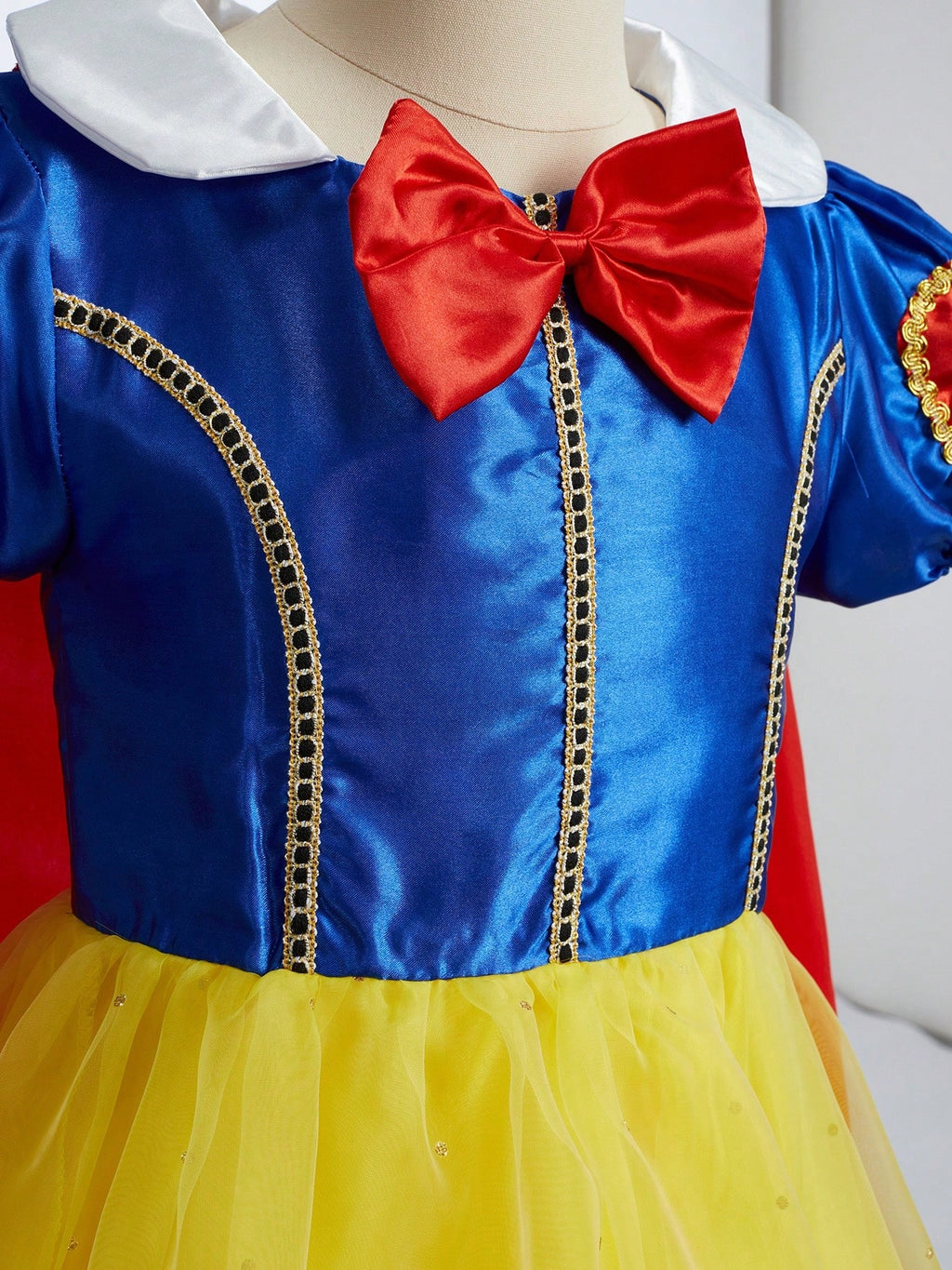 Yellow Princess Dress Costume Set for Girls, 4-Piece Dress-Up Outfit for Birthday Parties, Halloween, Christmas Celebrations and Fantasy Role Play