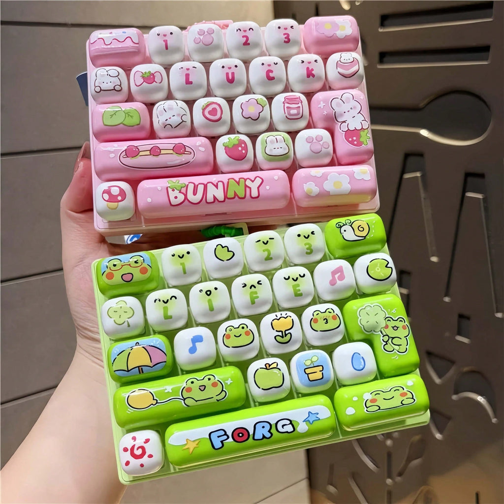 Mechanical Keyboard Fidget Toy with 26 Clicky Keys, Detachable Keycaps and Cartoon Animal Design, Keychain Backpack Charm Gift, 1 Random Style