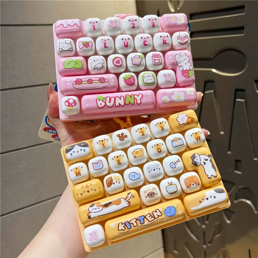 Mechanical Keyboard Fidget Toy with 26 Clicky Keys, Detachable Keycaps and Cartoon Animal Design, Keychain Backpack Charm Gift, 1 Random Style