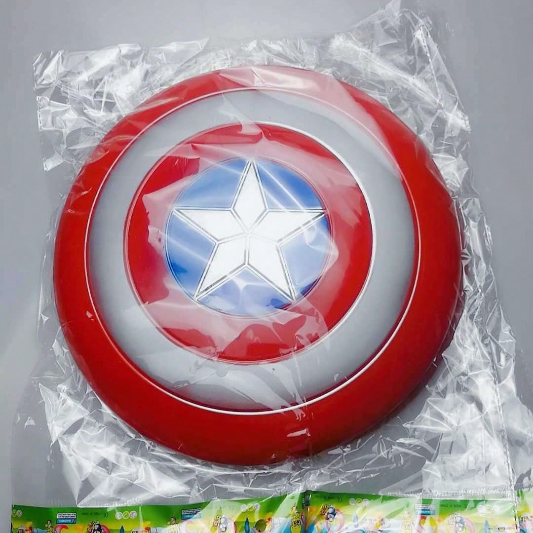 Superhero Shield Toy, Round Plastic Costume Prop for Pretend Play, Halloween Cosplay and Birthday Party Gifts, 1 Random Cartoon Hero Style