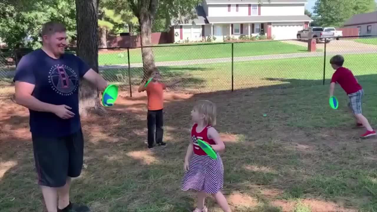 Sticky Ball Toy Outdoor Game for Beach Playground & Backyard, Mixed Color Throwing Catching Toy for Kids & Adults, Fun Gift for Halloween Easter Christmas New Year