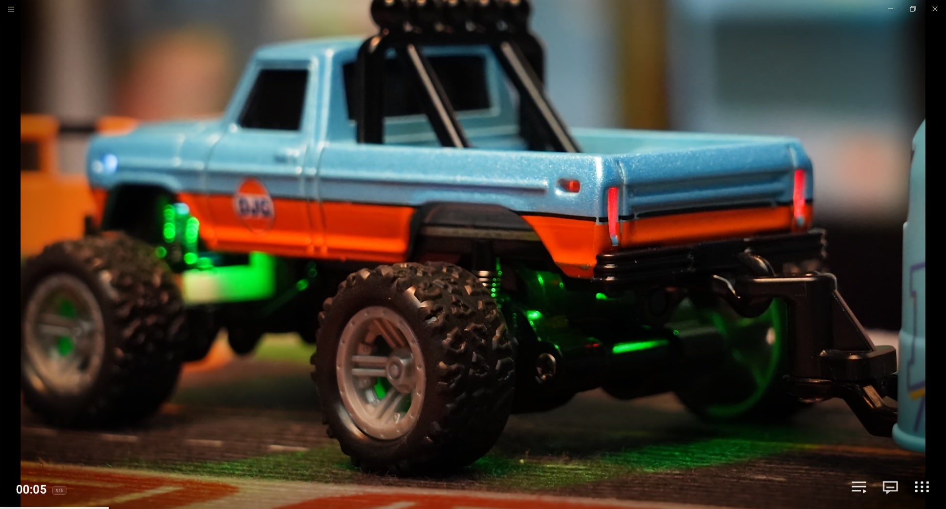 Alloy RC Off-Road Car with Shock-Absorbing Chassis & Rubber Tires – Remote Control Rugged 4WD Truck for Boys Kids Indoor Outdoor Christmas Gift